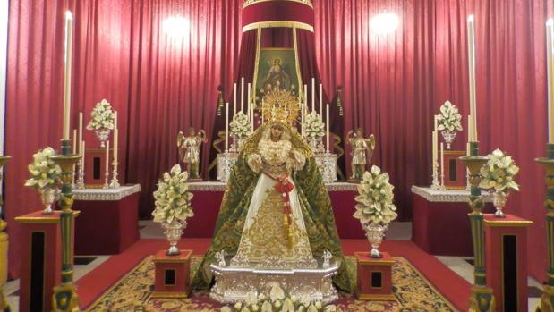 La advocación de la Esperanza recibe la visita de sus fieles el día de sus festividad