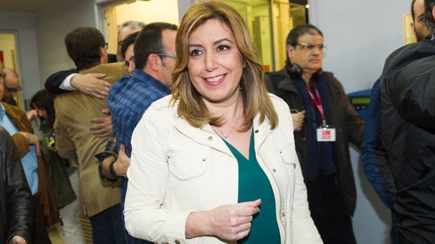 Susana Díaz valora el pacto PSOE-Podemos pero dice que en Andalucía esas fuerzas tienen «hojas de ruta» propias