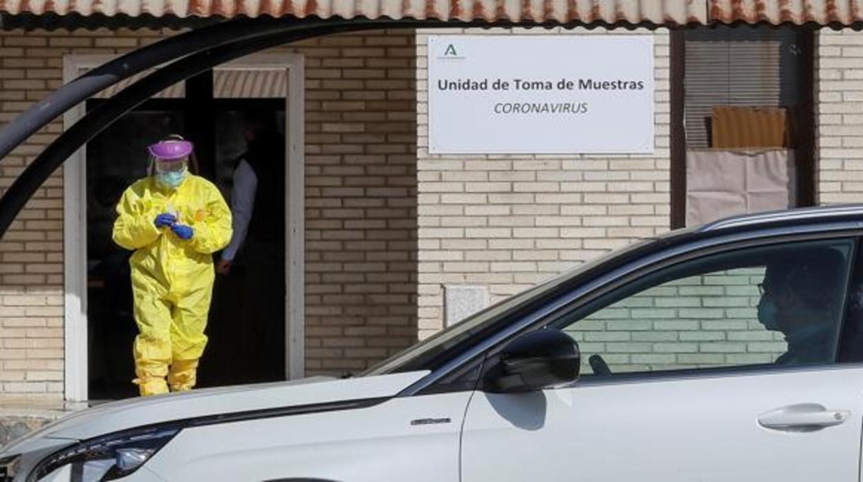 Unidad de toma de muestras de coronavirus en Sevilla