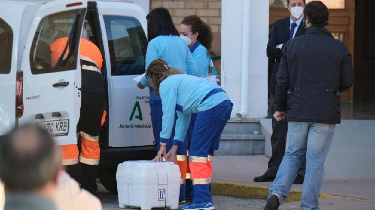 Llegada de las primeras vacunas contra el Covid a Jerez de la Frontera