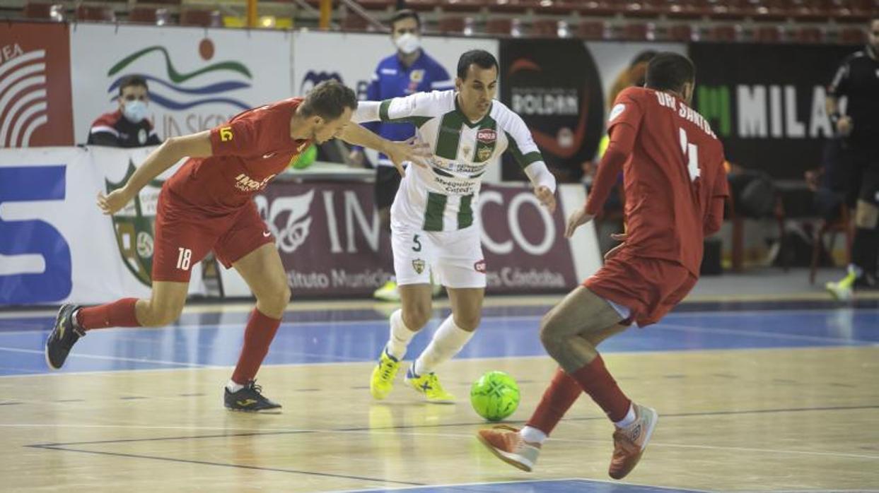 El jugador del Córdoba Patrimonio Boyos en el partido ante Santa Coloma