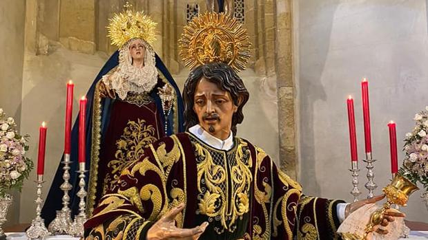 El San Juan Evangelista de las Penas de Santiago estrena nuevo Nimbo