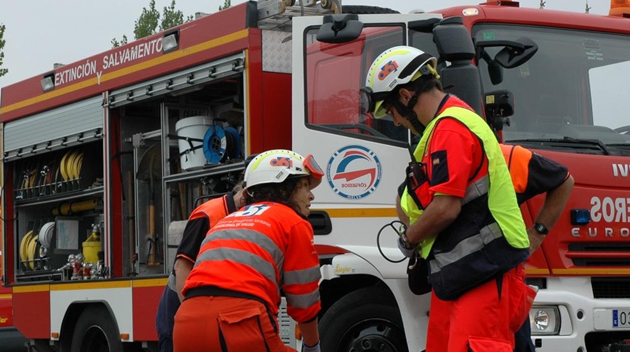 Los Bomberos han tenido que intervenir en la liberación de los cinco ocupantes del vehículo