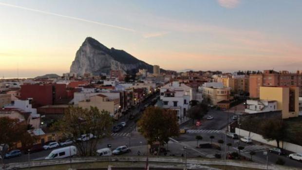 La Junta de Andalucía cierra los ocho municipios del Campo de Gibraltar al dispararse los casos de coronavirus