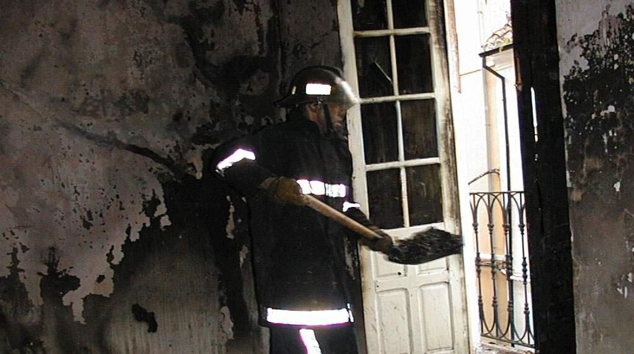 Incendio en una vivienda en Córdoba en una imagen de archivo