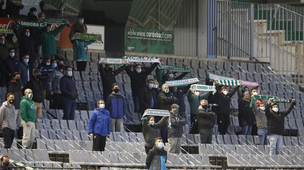 Los aficionados del Córdoba en el último partido de 2020 ante el Albacete