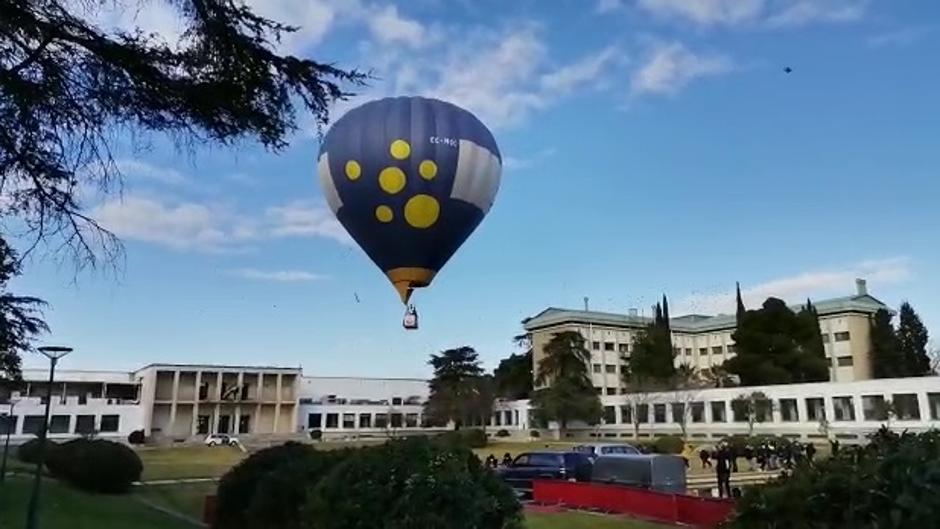 Los Reyes Magos sobrevuelan Córdoba en apenas 20 minutos por una fuerte ráfaga de viento