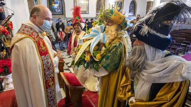 Así ha sido la Cabalgata de Reyes Magos en Huelva: los Magos de Oriente recorren la ciudad en descapotables