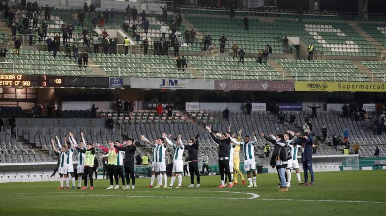 Los jugadores del Córdoba celebran el pase de Copa ante el Getafe