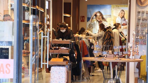 El comercio de Lucena pierde la mitad de sus ventas por la crisis del Covid