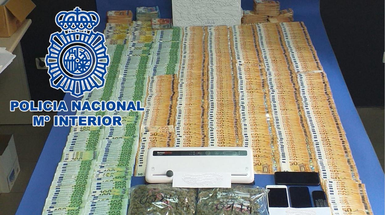 Dinero y otros efectos intervenidos por la Policía