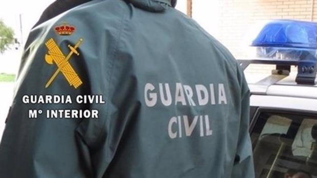 Heridas dos jóvenes después de que el novio de una de ellas les arrojara ácido