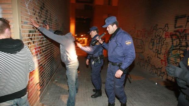 En libertad provisional el acusado de cortar la mano a un joven en una reyerta en Lucena el verano pasado