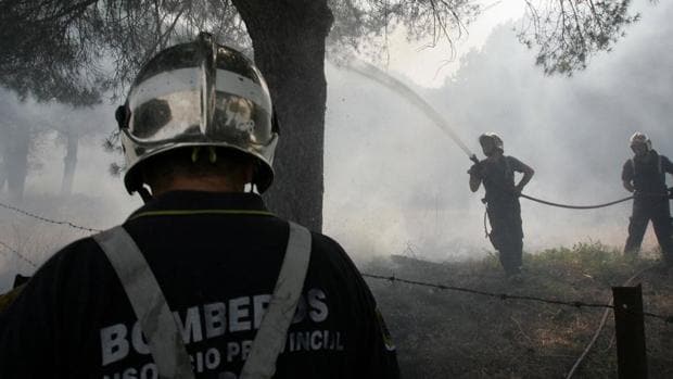 Muere un hombre en Málaga al arder su casa, hecha por completo de madera