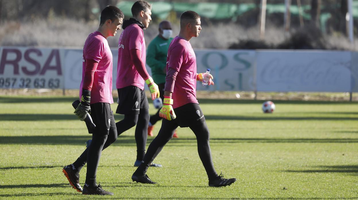 Los porteros del Córdoba CF, en un entrenamiento en la Ciudad Deportiva