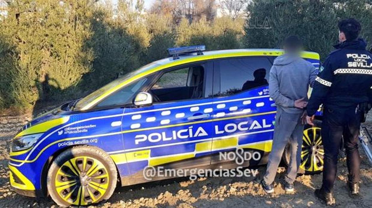 Los agentes, tras interceptar el coche y a sus ocupantes