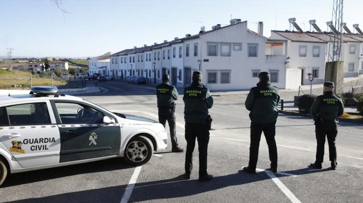 Control de la Guardia Civil en Añora, municipio cordobés confinado por alta incidencia de Covid
