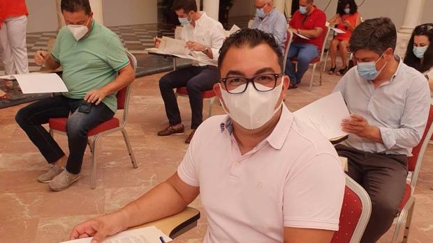 El alcalde de El Guijo (Córdoba) también se vacuna del Covid en la residencia de ancianos del pueblo