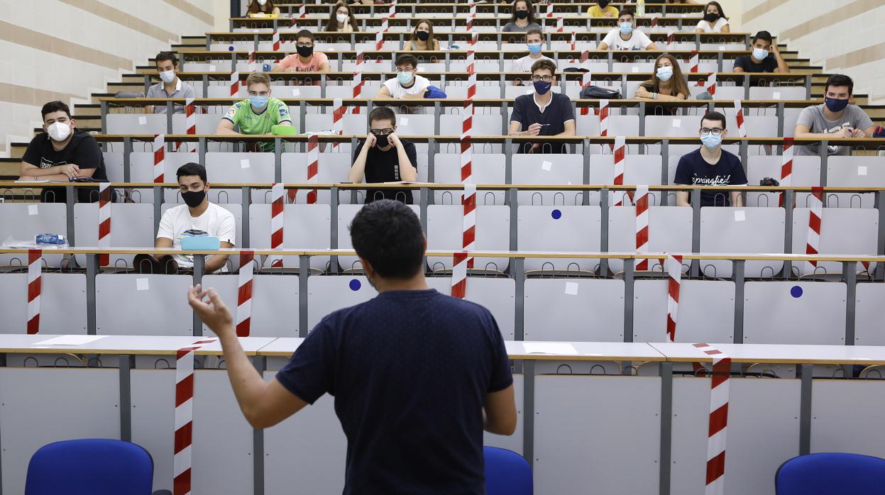 Imagen de una clase de la Universidad de Córdoba durante este curso