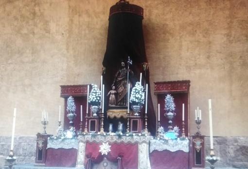 Altar de cultos por el Corpus de la hermandad del Amor con la imagen de San José y el NIño, del siglo XVIII