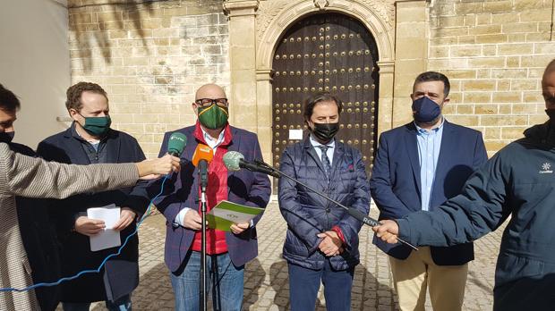 Cruz de Aguilar | Vox acusa a la Junta de actuar como cómplice del Ayuntamiento para retirar la cruz