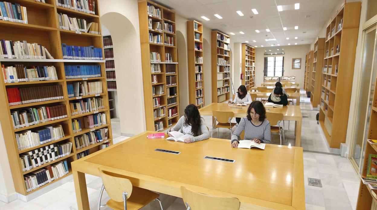 Una de las salas de la Biblioteca Diocesana de Córdoba