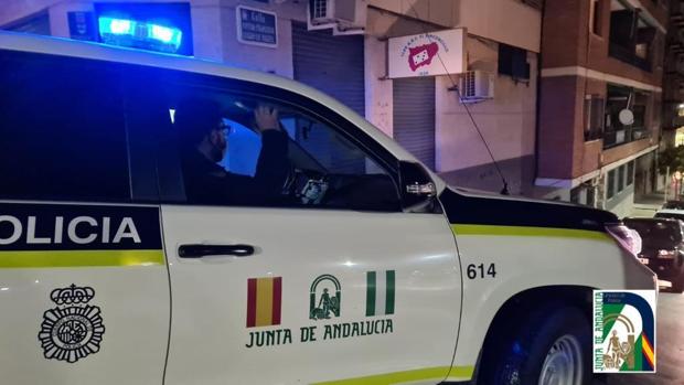 Desalojan de un club de dominó de Jaén a 17 personas sin mascarillas que consumían alcohol y fumaban