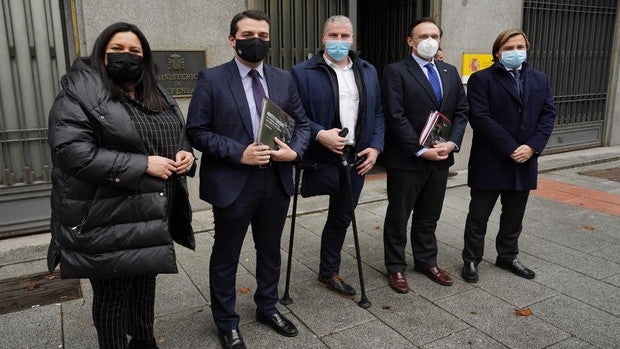 Bellido presenta en Defensa una candidatura «potente y sólida» de Córdoba para la Base Logística del Ejército