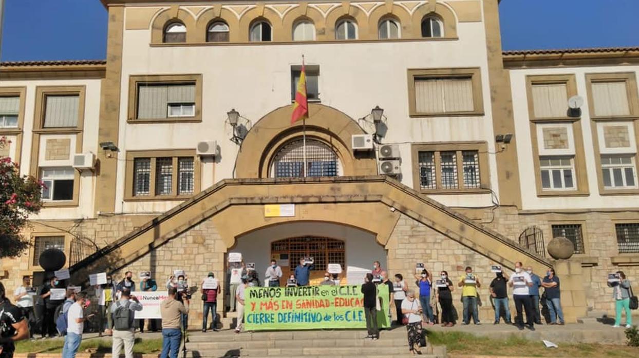 Imagen de la última protesta de esta coordinadora ante el CIE de Algeciras