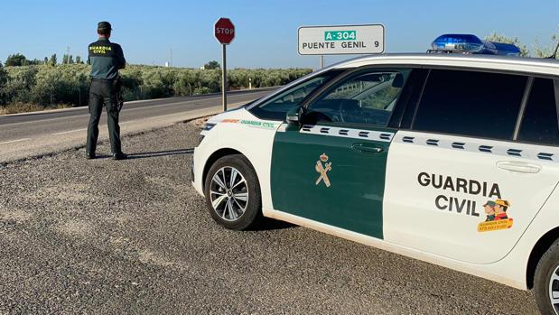 Detenido un joven de 15 años que conducía un coche a gran velocidad y provocó un accidente en Puente Genil