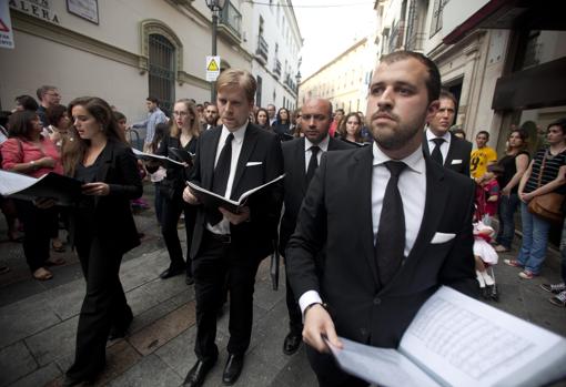 Cantantes de Cantabile, un Viernes Santo