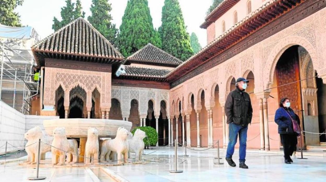 Patio de los Leones en la Alhambra de Granada