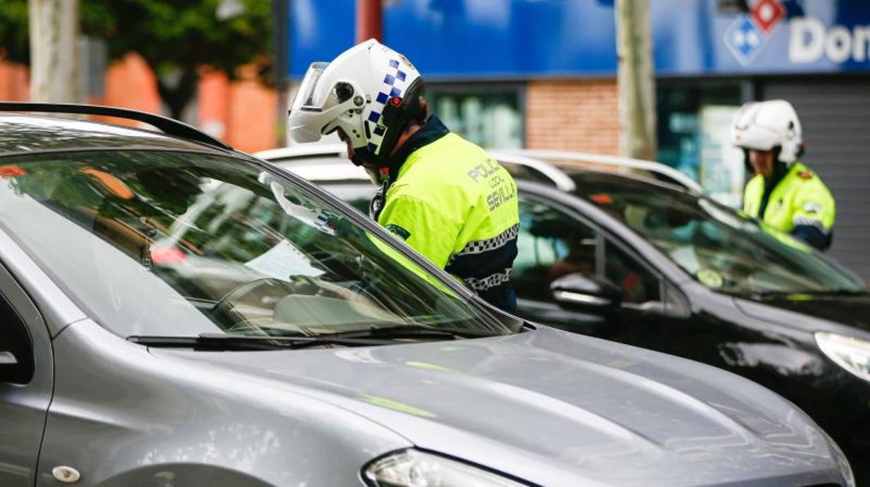 Detenido un hombre en Lucena por negarse a ponerse la mascarilla y toser en la cara a un policía local