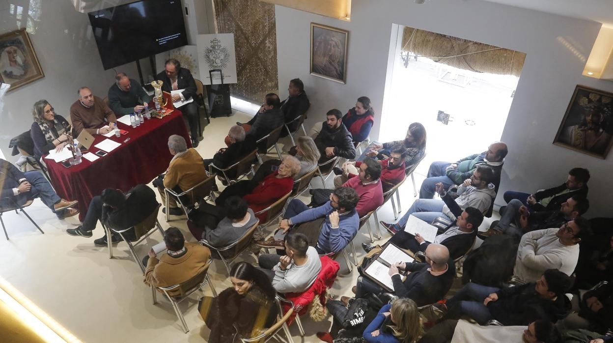 Cabildo general, en 2019, de la hermandad de la Paz sobre la coronación canónica