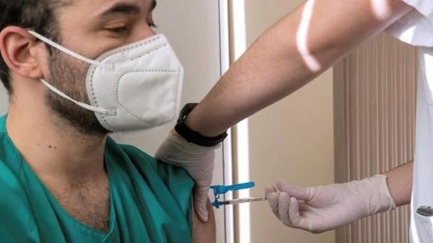 Bajan los hospitalizados en Andalucía por coronavirus por primera vez tras 32 días subiendo