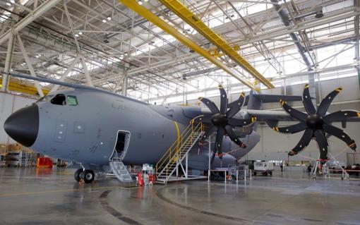 Un A400 en la factoría de Airbus de San Pablo en Sevilla