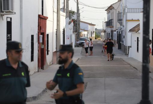 Una de las calles de La Carlota Chica, en los días del hallazgo del cuerpo