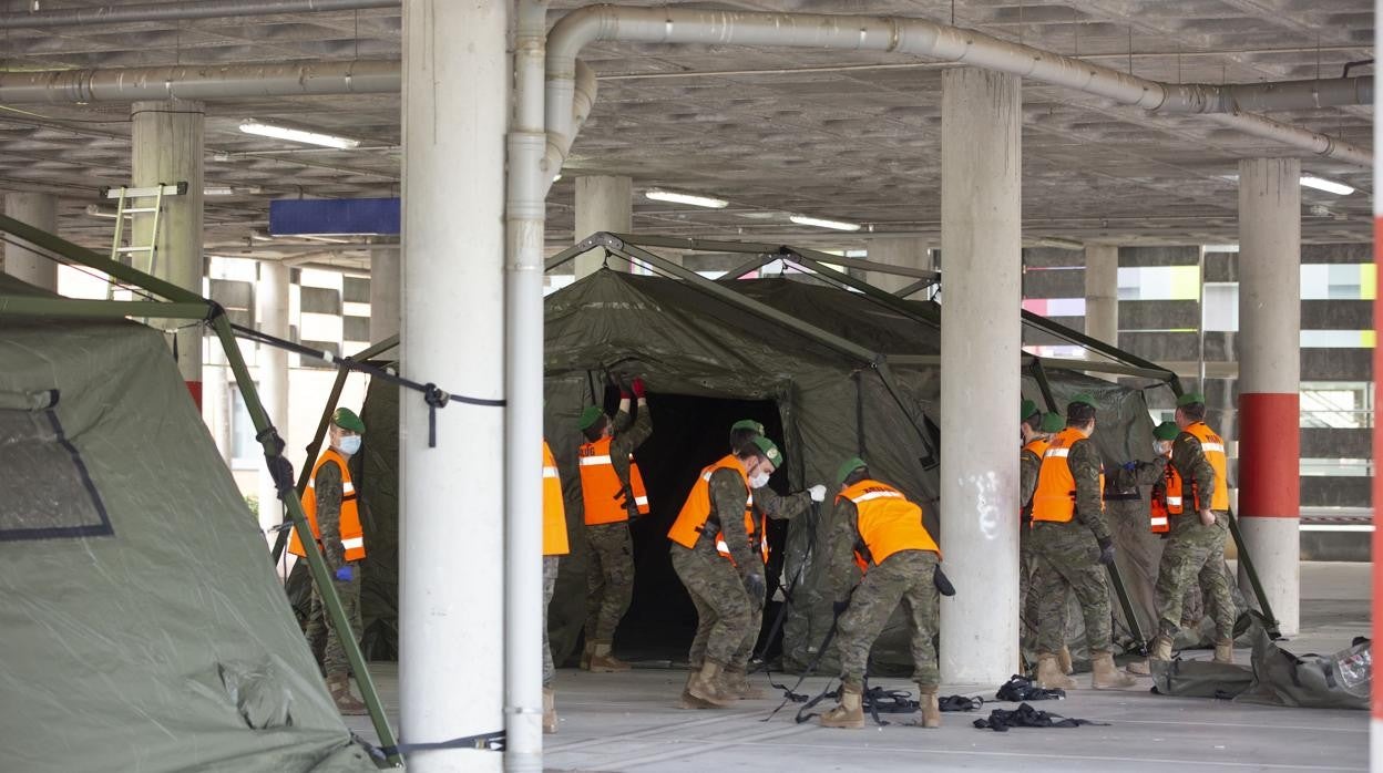 Militares en tareas logística en abril del año pasado