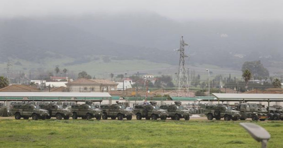 Vehículos militares en el Centro de Mantenimiento de El Higuerón que forma parte de la red logística del Ejército