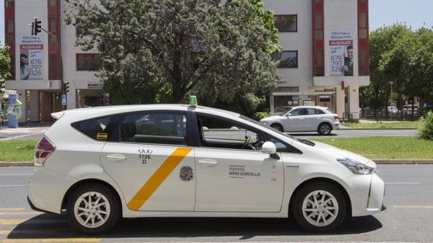 Los taxis de Andalucía podrán ofrecer precio cerrado y el servicio compartido