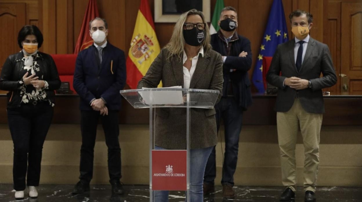 La primera teniente de alcalde con los otros cuatro ediles de Cs durante una rueda de prensa