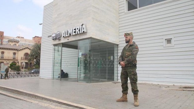 Almería gana un día para bajar su tasa de incidencia y poner fin al cierre de comercios y bares