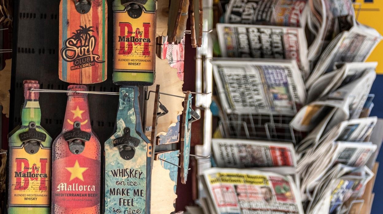 Annuncios de alcohol en una tienda de conveniencia