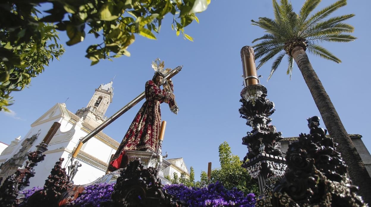 Nuestro Padre Jesús Nazareno, sobre su paso un Jueves Santo