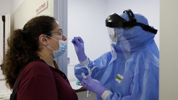 La curva sigue aplanándose en Córdoba: los nuevos casos bajan del centenar y la presión asistencial cae