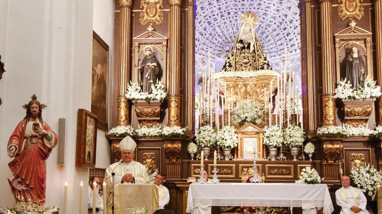 La Virgen de los Dolores, sobre su peana, en su Fiesta de Regla