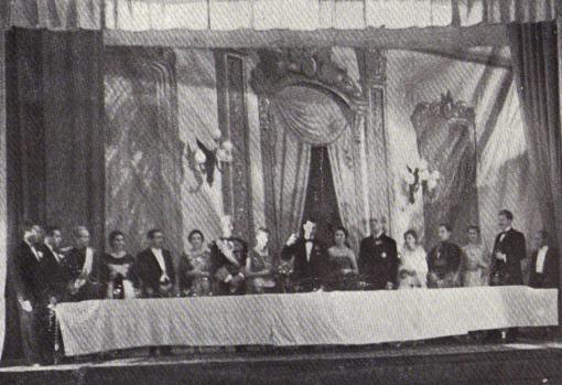 Alfonso XIII dando su famoso discurso en el Salón Liceo en mayo de 1921