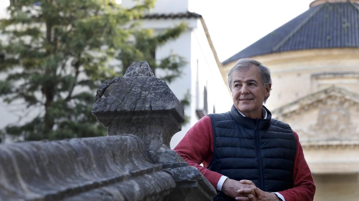 Francisco García del Junco posa en la Plaza de la Compañía para la entrevista con ABC