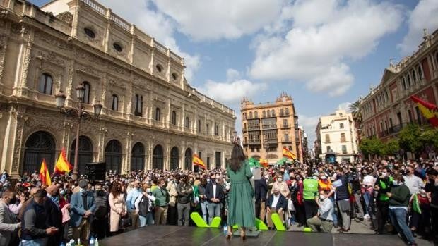 Olona en Sevilla: «El 28-F nos engañaron, nadie nos dijo que votábamos el Estado del Bienestar para los políticos»