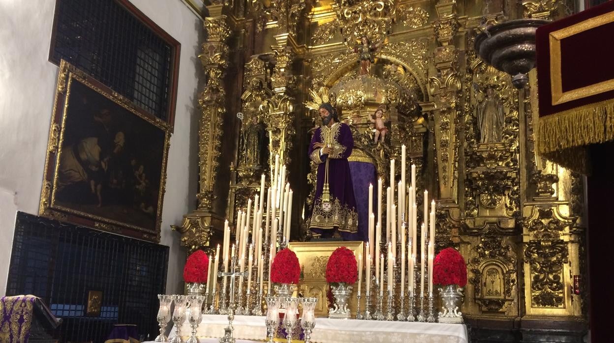 El Señor de la Sangre, en su altar de quinario de la iglesia del Císter